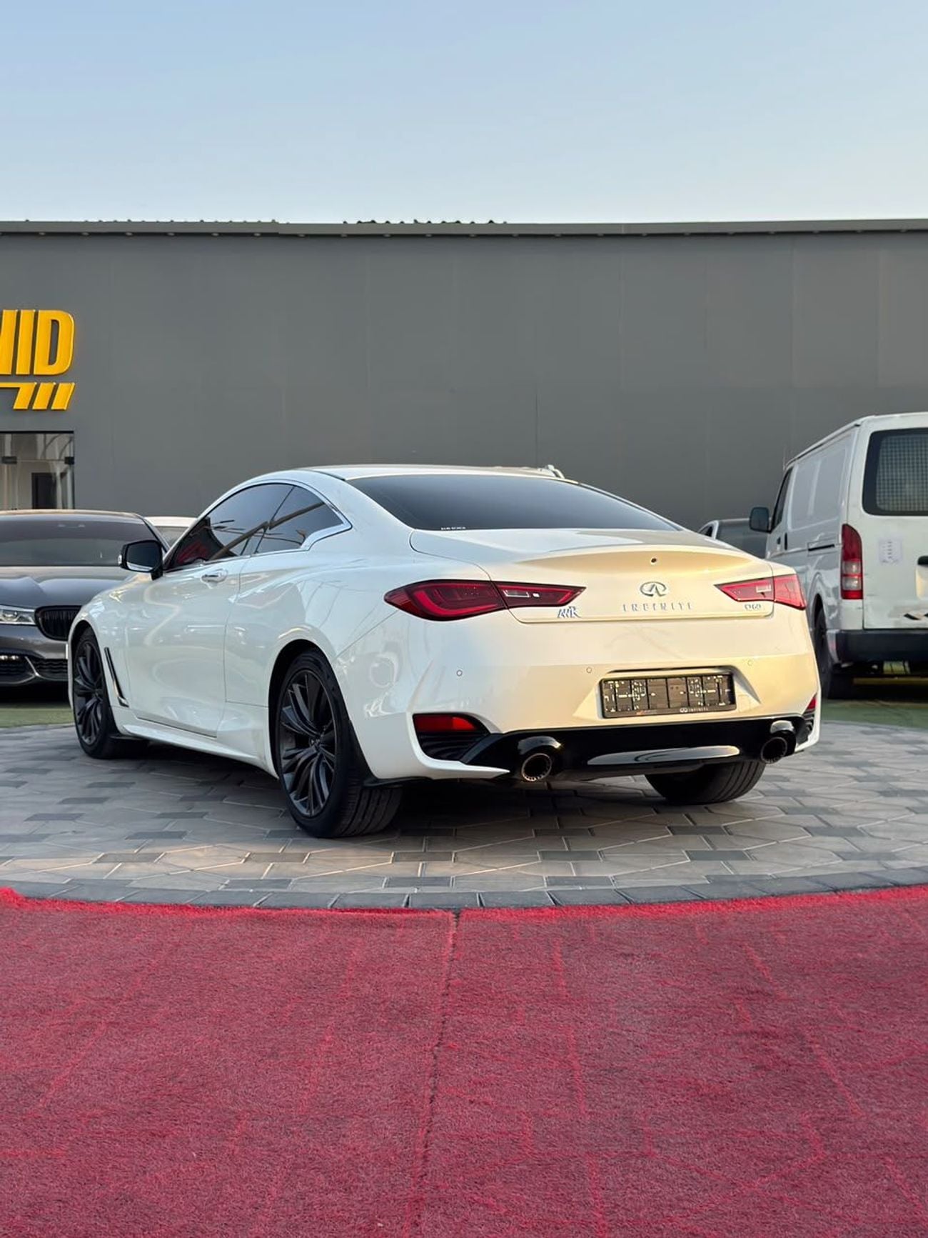 Infiniti Q60 LUXE