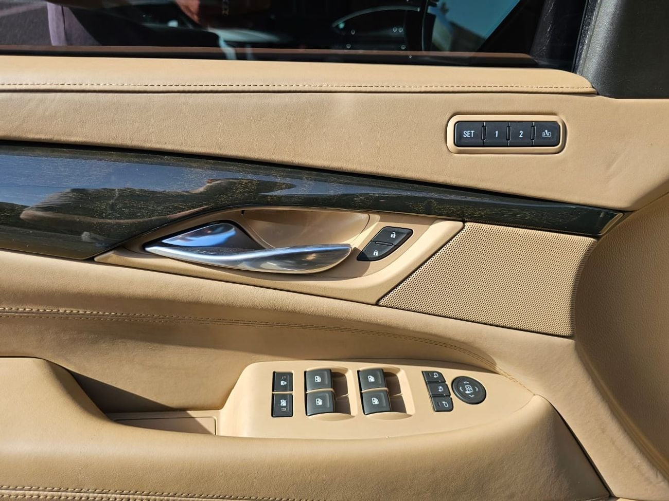 كاديلاك إسكاليد ESV PREMIUM LUXURY