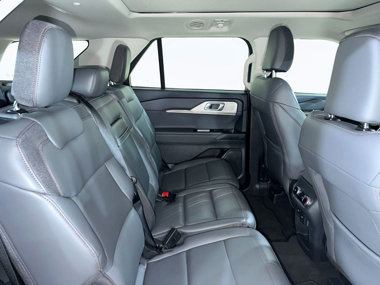 فورد إكسبلورر ACTIVE COMFORT PACKAGE معرض سيارات القوز EX-E3326R/AL TAYER MOTORS/AL QOUZ