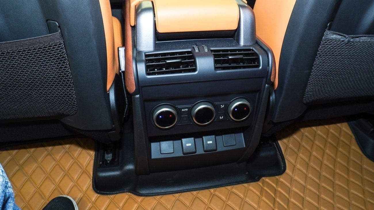Land Rover Defender P400 110 HSE 3.0L (5 Seater)