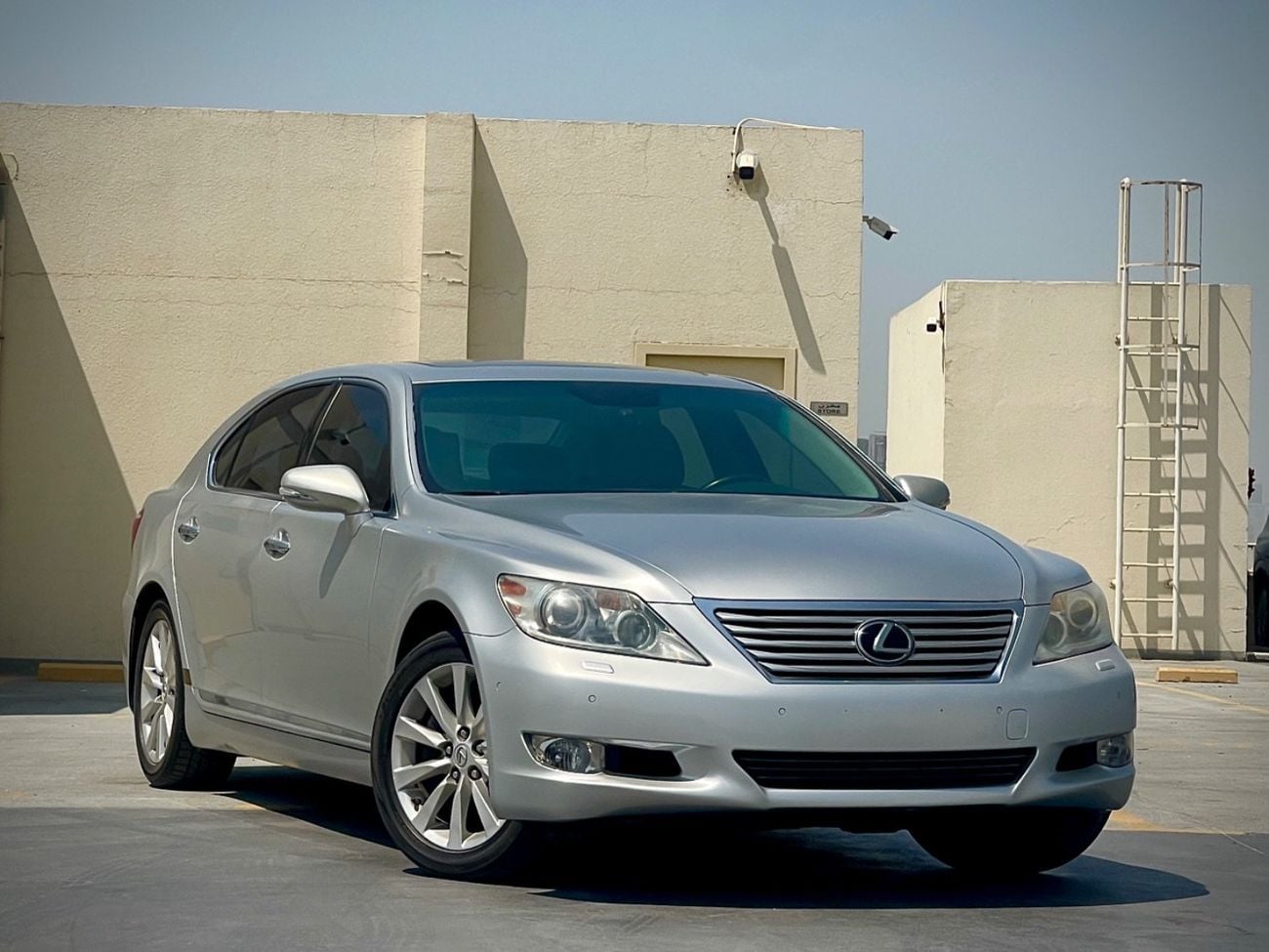 لكزس LS 460 PREMIER LWB ملكية نظيفة - بدون حوادث