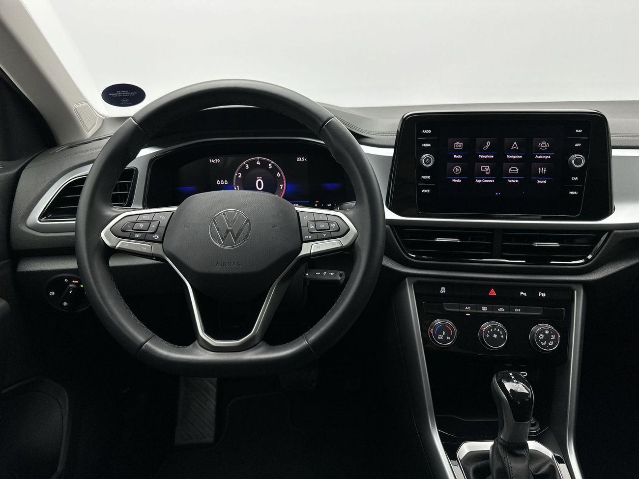 Volkswagen T-ROC LIFE with Camera 1.4L | Adaptive Cruise Control | Multi-color Digital Cockpit | VW Certified