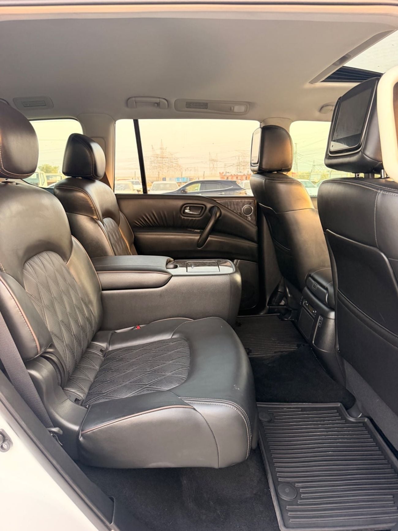 Nissan Armada Platinum 4WD 5.6L Full option