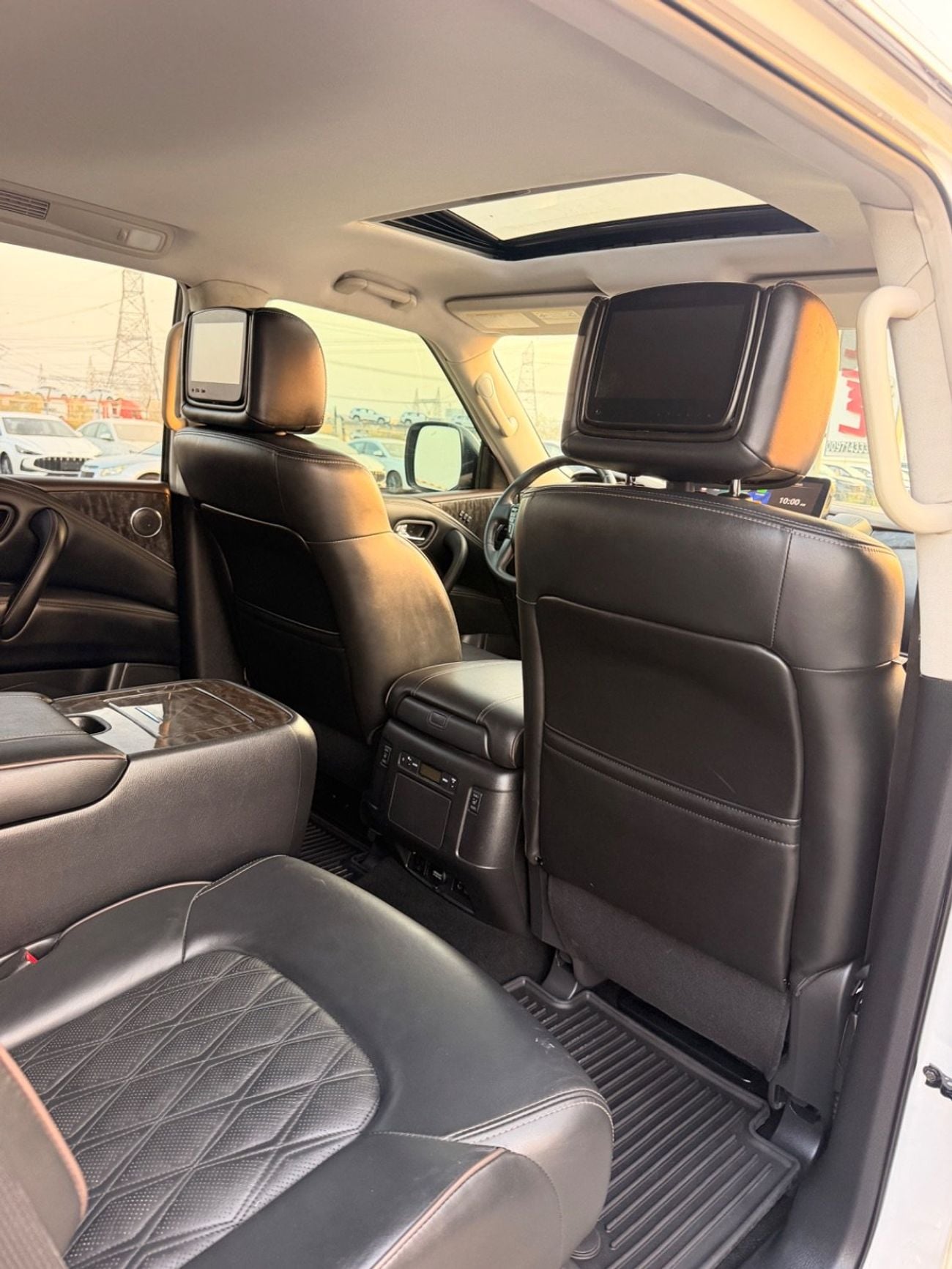 Nissan Armada Platinum 4WD 5.6L Full option