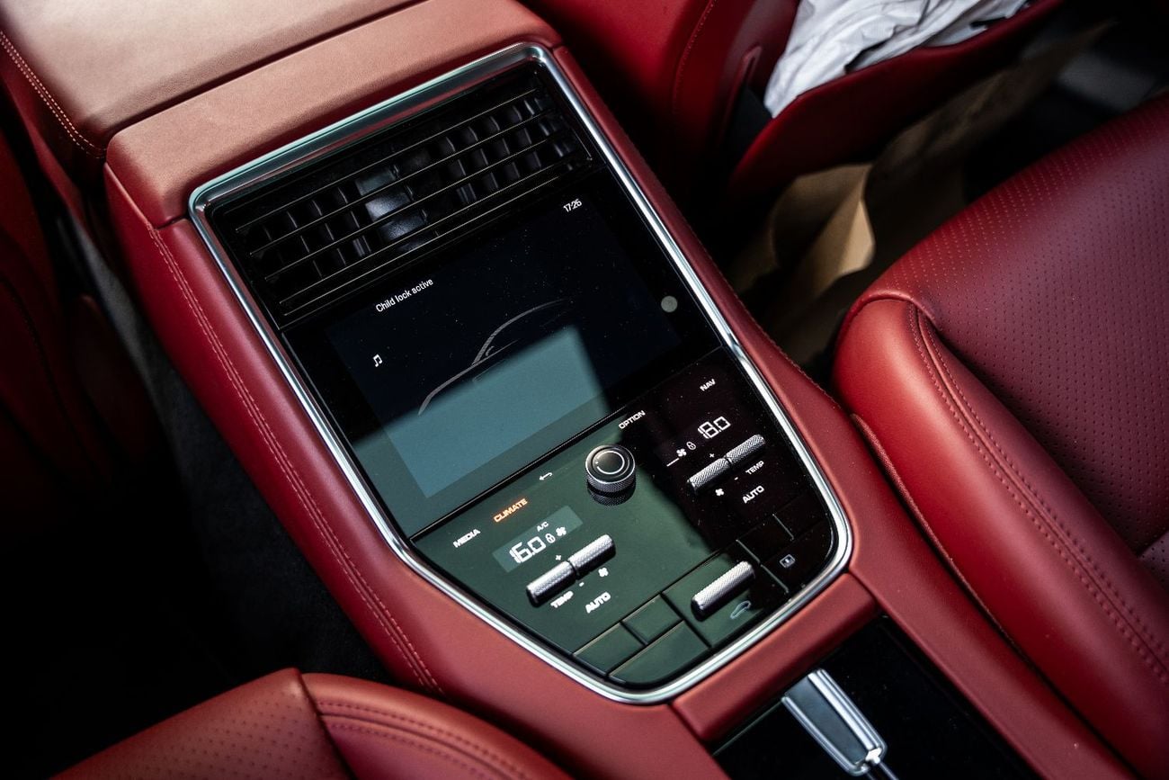 Porsche Panamera STANDARD 3.0L (443 HP) 2022 Full Service History GCC 2.9L V6