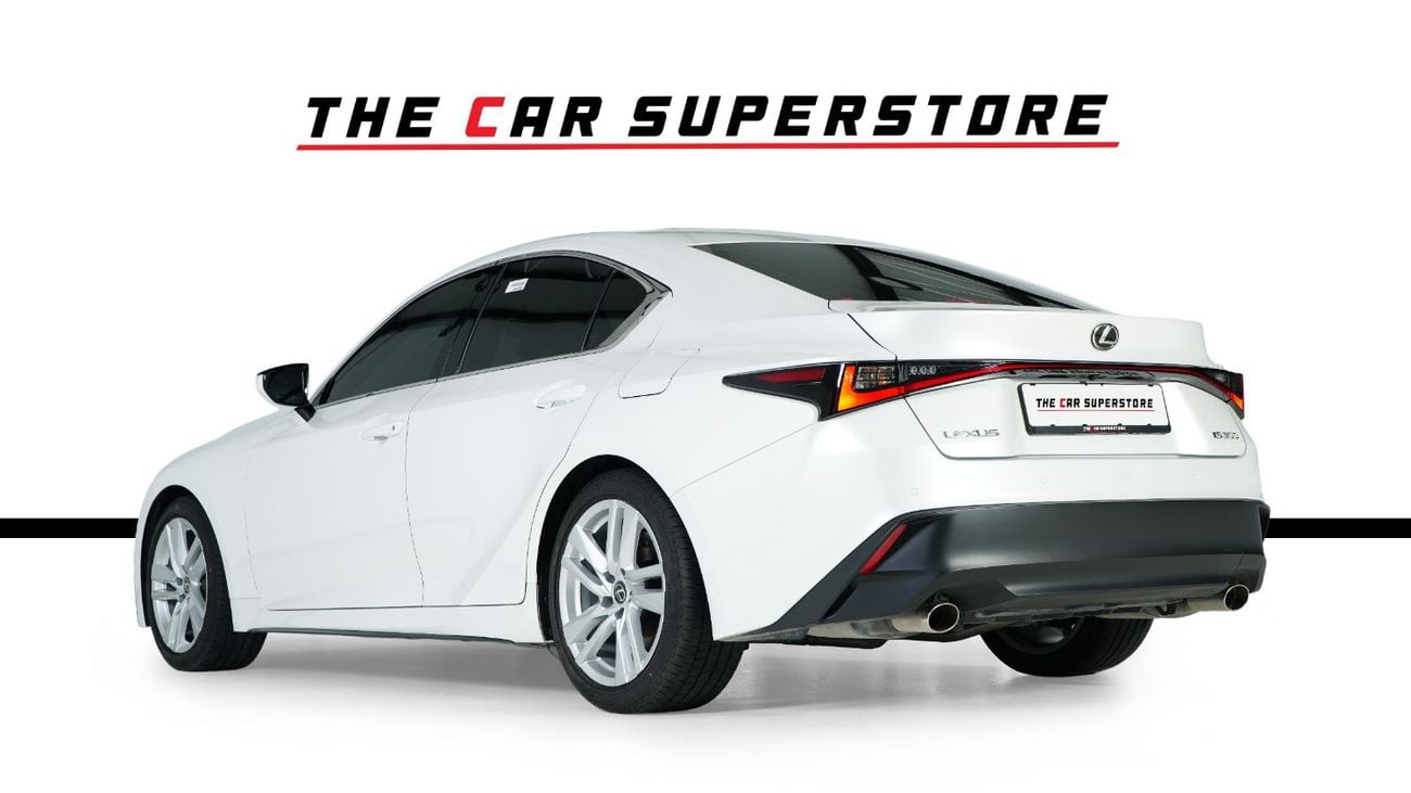 Lexus IS300 PREMIER GCC- warranty and Service package valid till November 2029