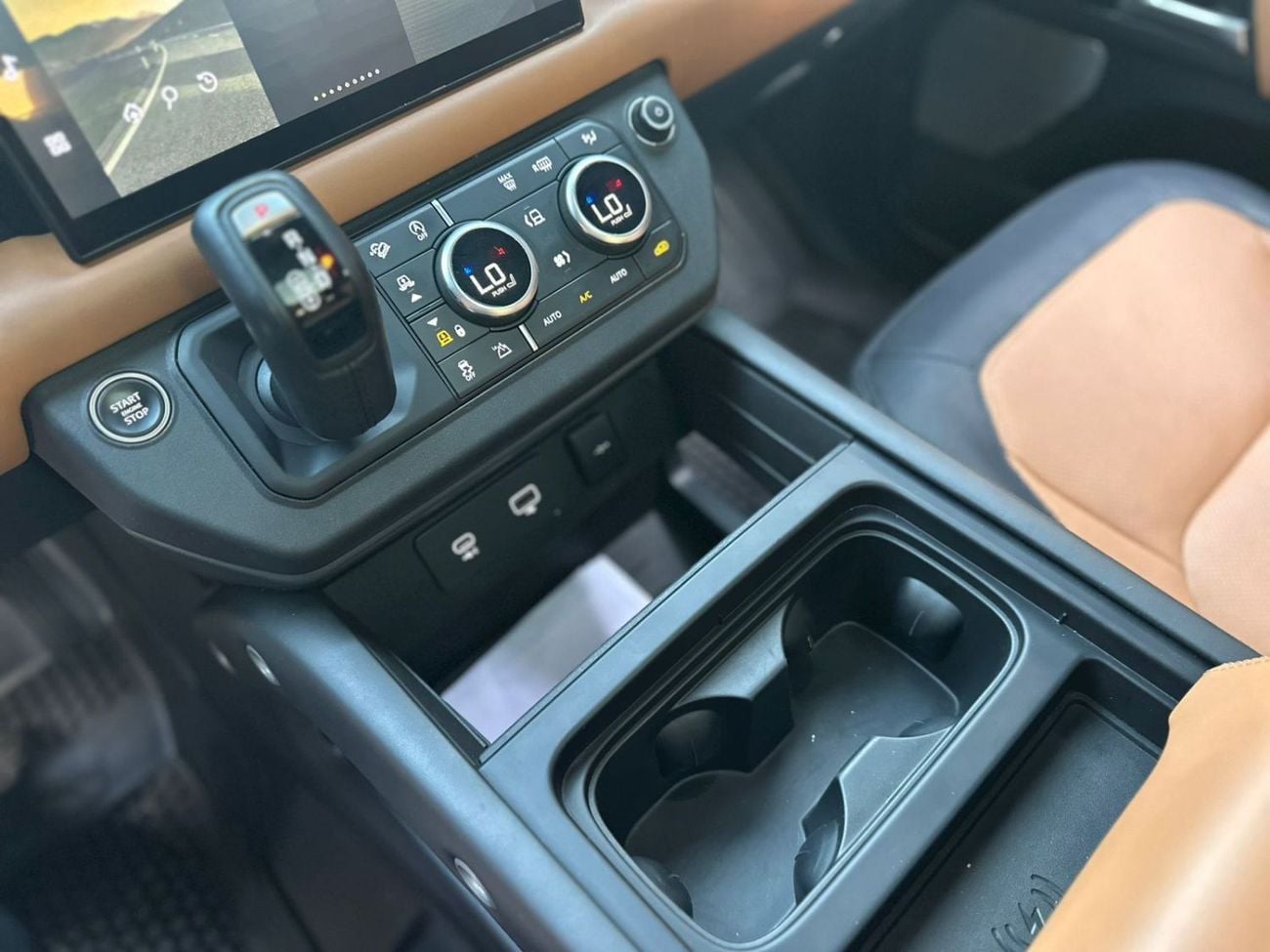 Land Rover Defender 3.0 L (P400) - 6 Cylinder Turbo (Mild Hybrid) - 400 Hp