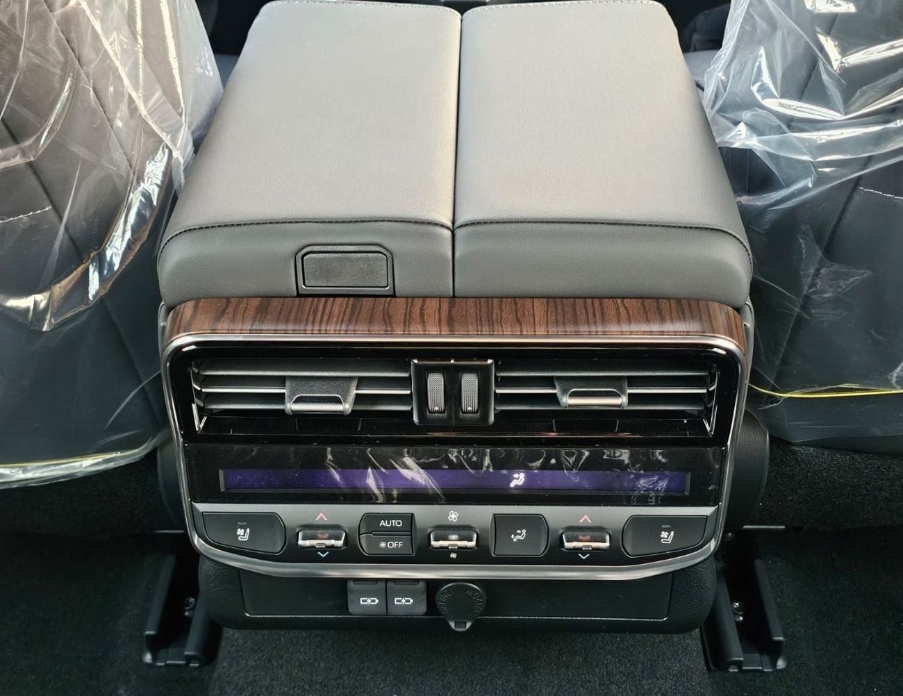 Toyota Land Cruiser VX TOYOTA LANDCRUISER LC300 VX TWIN TURBO || RADAR | JBL,BIG DVD, REAR ENTERTAINMENT | DIESEL AT 3.3L V