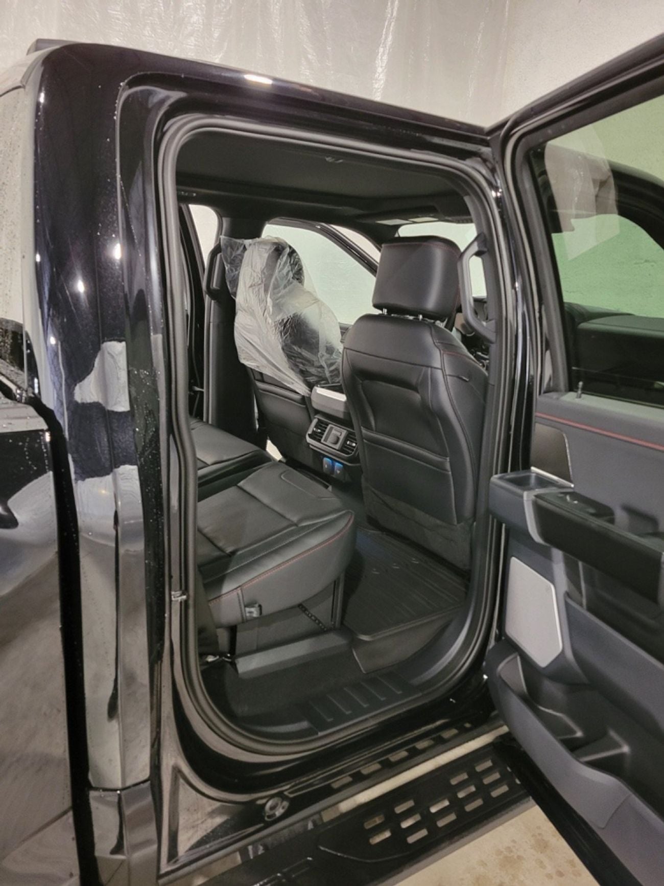 فورد F 150 PLATINUM سيارة جديدة سوبر كرو بمحرك V6 سعة 3.5 لتر