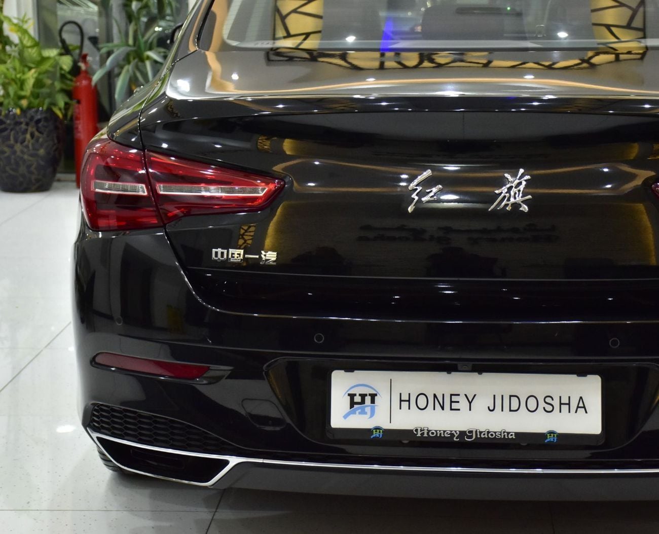 هونغشي H5 FLAGSHIP EXCELLENT DEAL for our Hongqi H5 (2022 Model) in Black Color GCC Specs