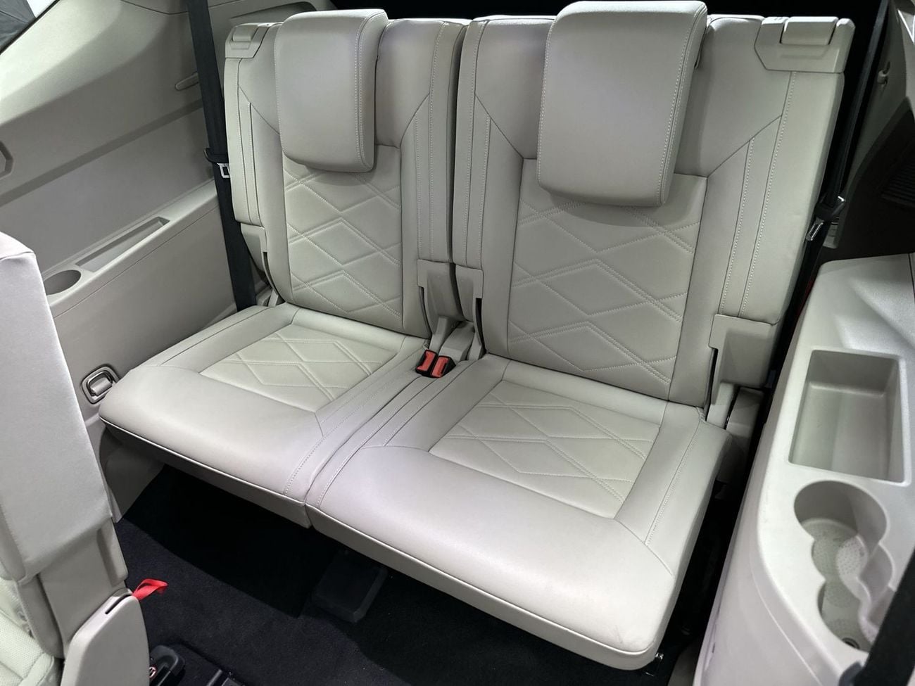 Volkswagen Teramont COMFORTLINE Teramont Trend 2.0 L with Alloy Wheels | GCC Specs | Keyless Start and Access | VW Certified