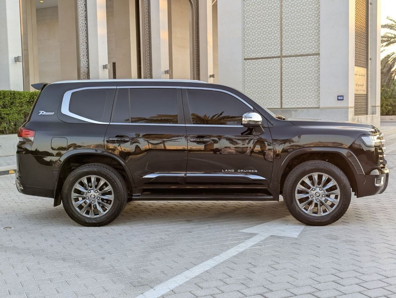 تويوتا لاند كروزر GXR Toyota landcruise 2015Model Facelifte 2025 4.0L v6 petrol Engine Colour Black push start Transmi