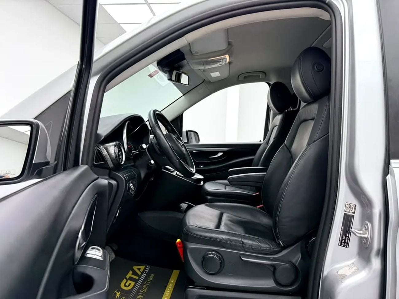 Mercedes Benz V 250 V250 Avantgarde, Warranty, Full Service History, Excellent Condition, GCC