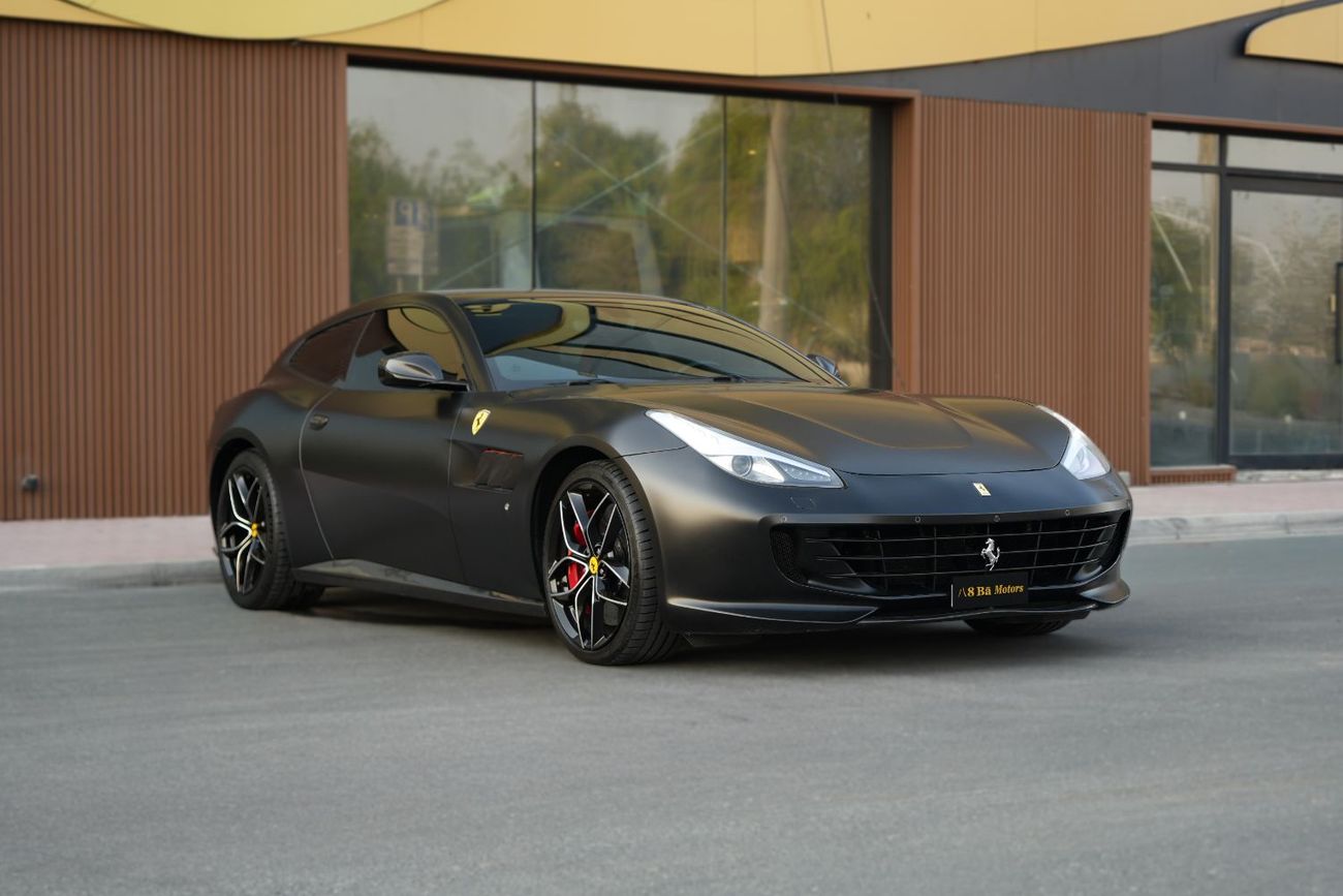 فيراري جي تي سي 4 لوسو LUSSO