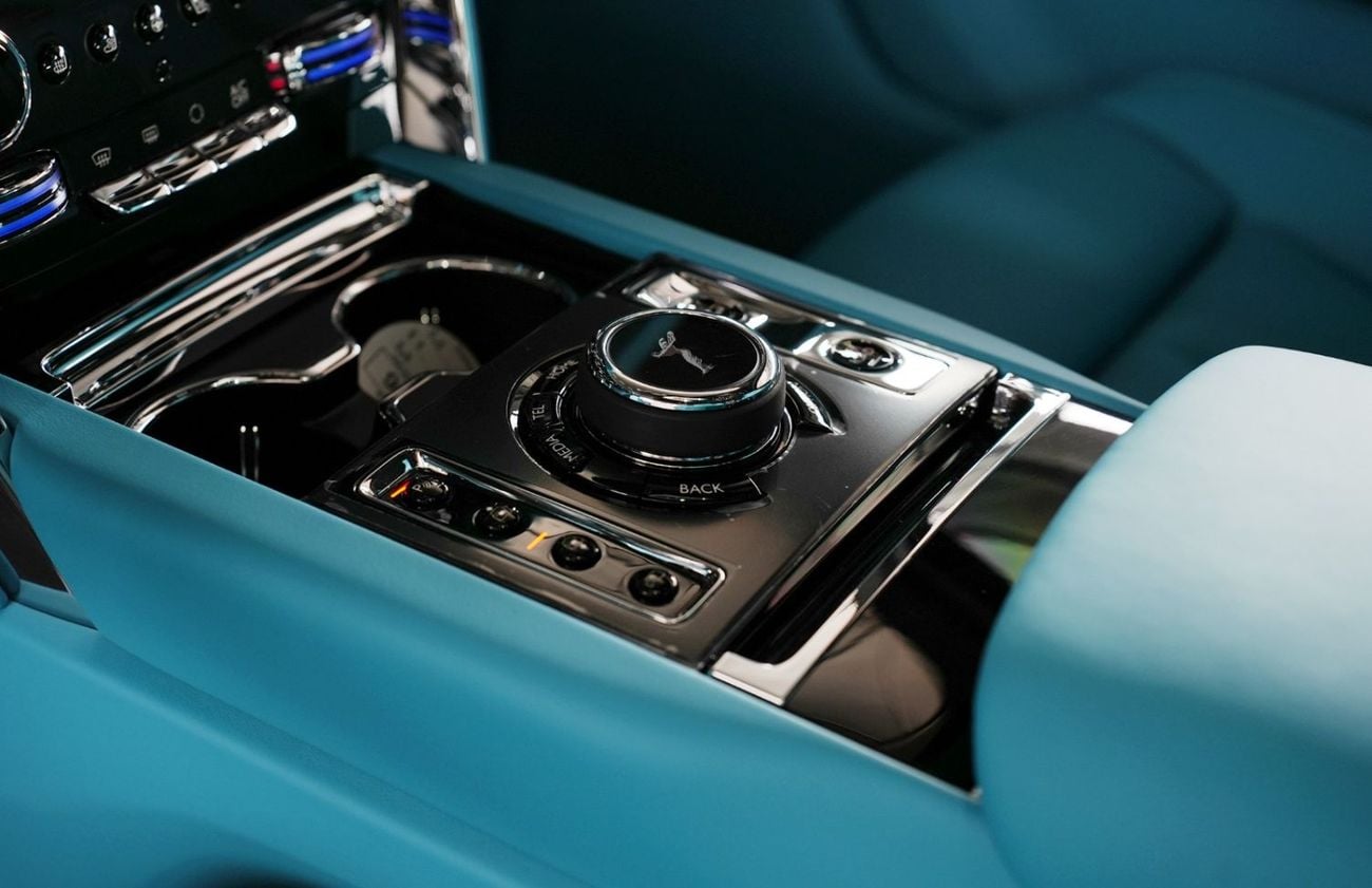 Rolls Royce Cullinan SILVER BADGE