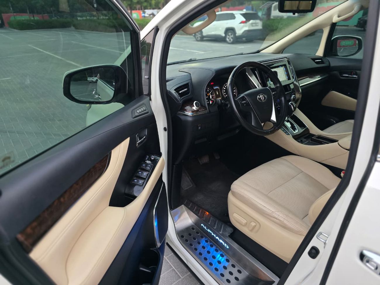 Toyota Alphard LIMITED 2019 Toyota Alphard V6 // Perfect condition // Single owner // Full option