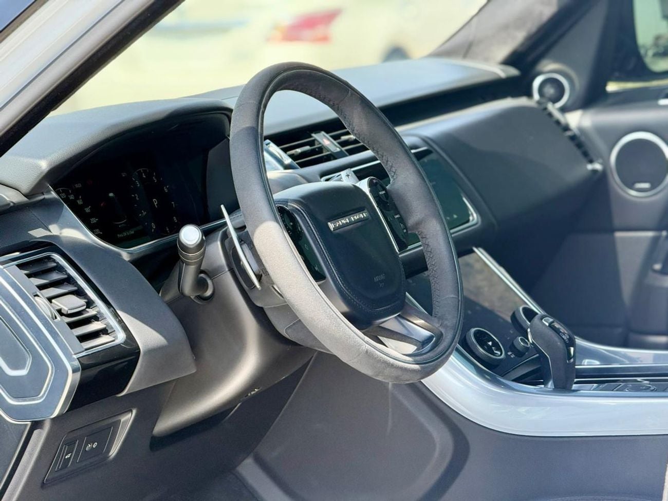 لاند روفر رينج روفر سبورت HST P400 3.0L l RANGE ROVER SPORT l GCC SPECS l FULL-SERVICE HISTORY l UNDER WARRANTY l