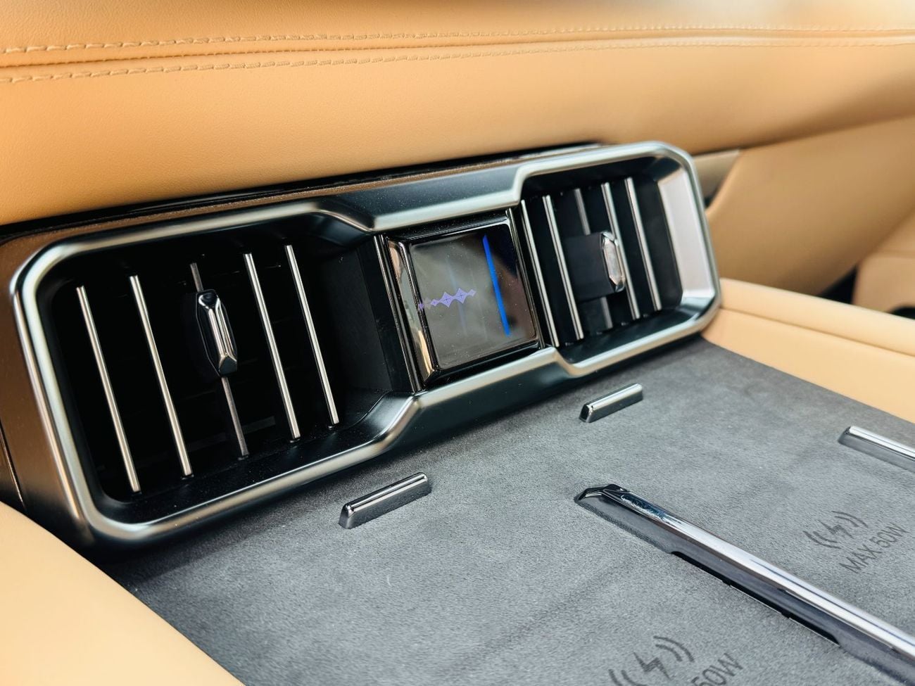 بي واي دي ليوبارد 8 DELUX (6 Seats)