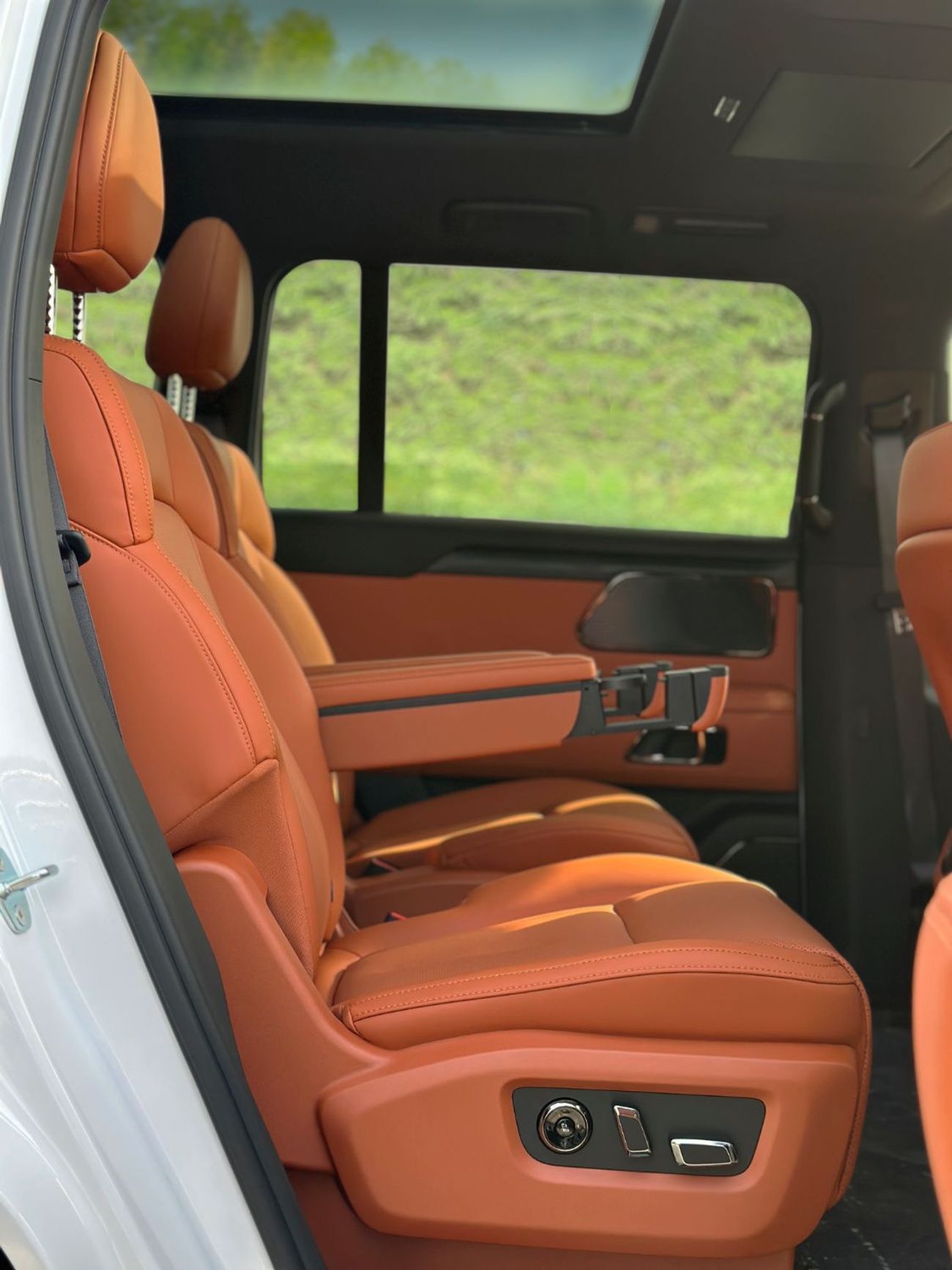 روكس 01 ALL ROUND | 6 Seats VIP | Brand New | AED 3,450 monthly