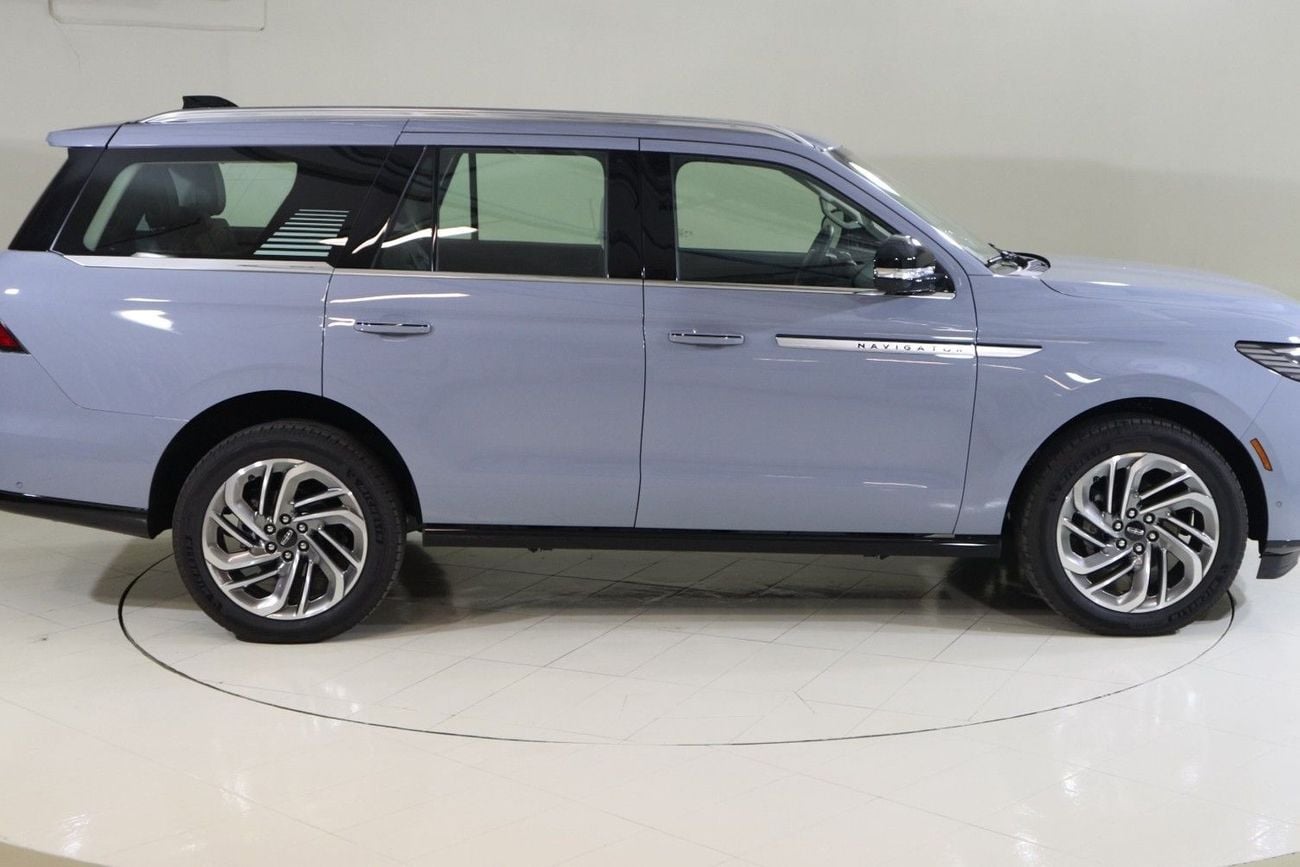 Lincoln Navigator RESERVE N1525 / AL TAYER MOTORS AL QOUZ SHOWROOM