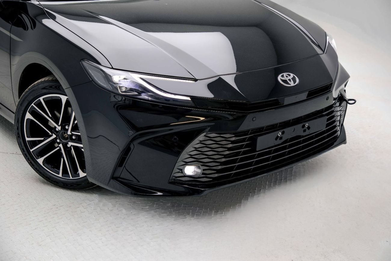 Toyota Camry GLE 2.5L - Netural Black Inside Formage | Export Only