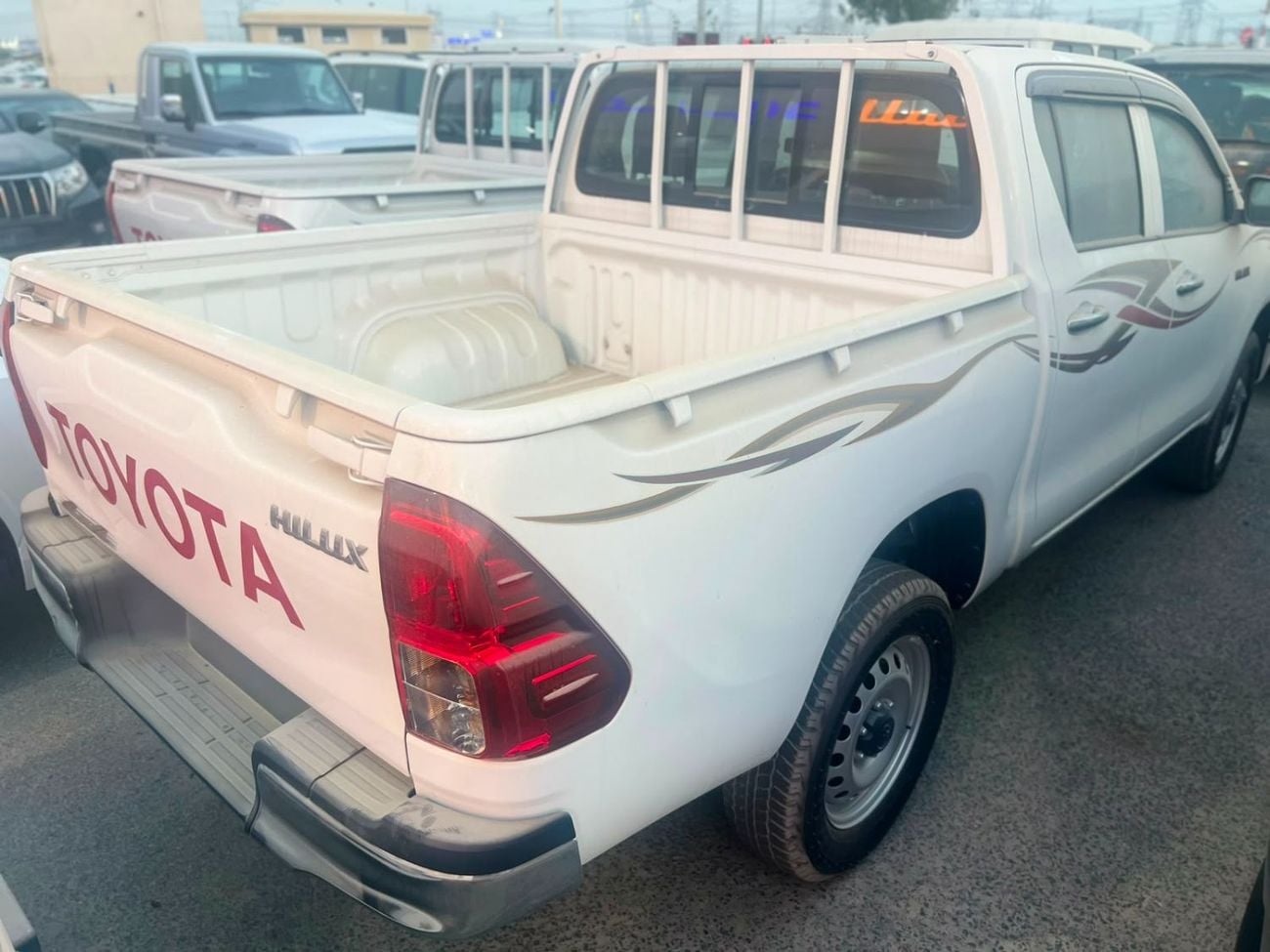 تويوتا هيلوكس TOYOTA HILUX DOUBLE CABIN || 2.4L DIESEL 4×4 | WHITE 2026