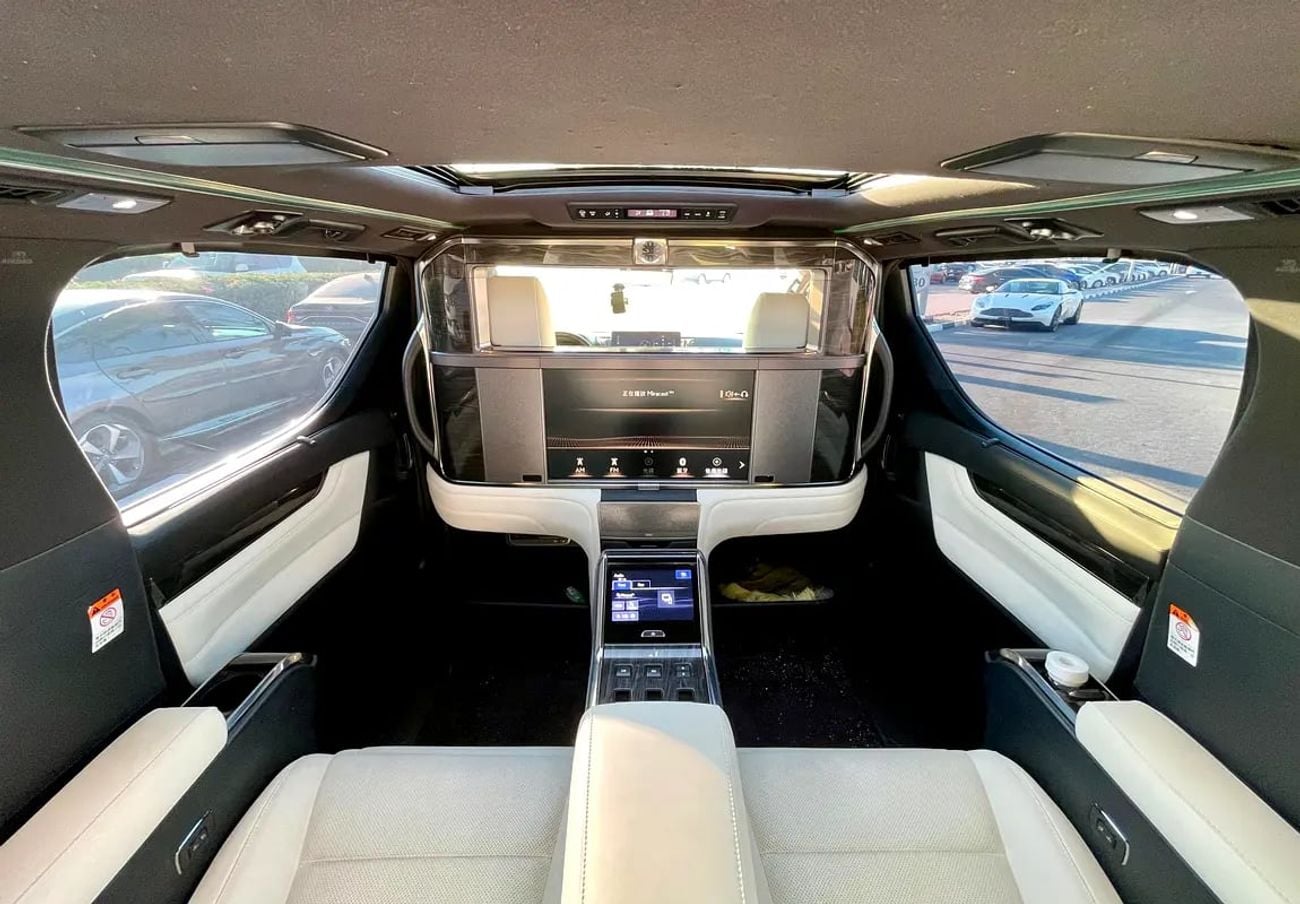 لكزس LM 300H LM 300h European Specs Luxury MPV