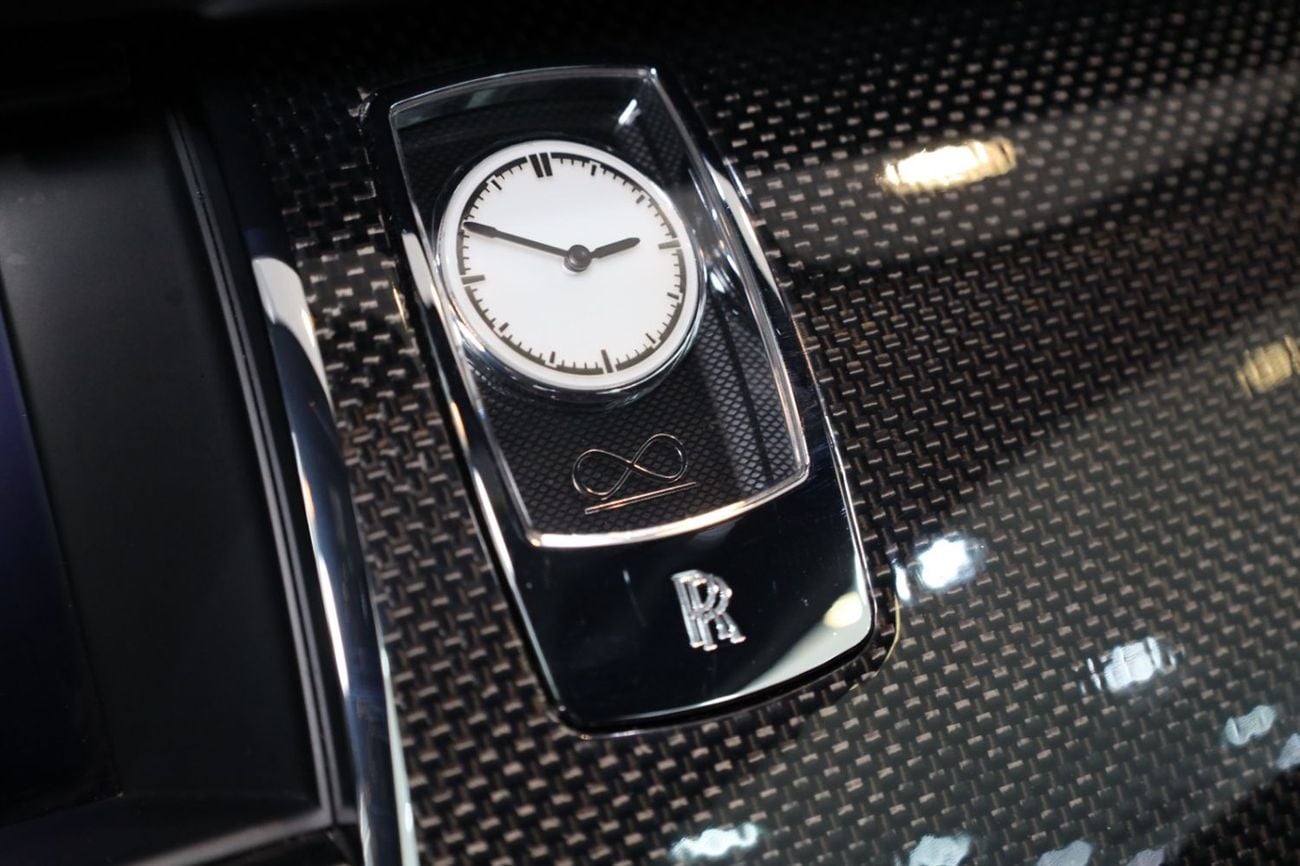 Rolls Royce Wraith Black Badge, Starlight Healiner, Two-Tone Interior, GCC Specs!!