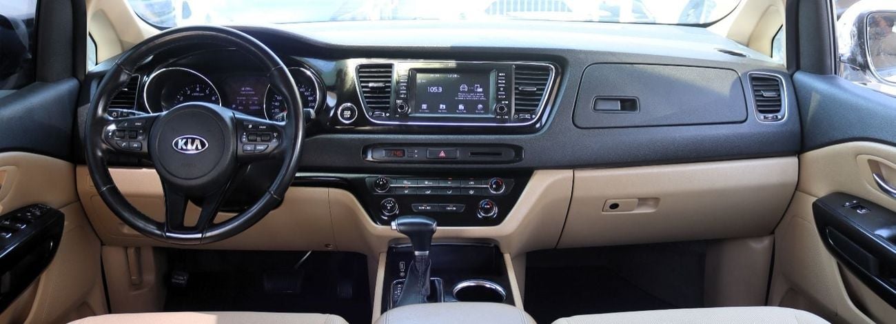 Kia Carnival EX ACCIDENTS FREE - GCC - PERFECT CONDITION INSIDE OUT - MID OPTION