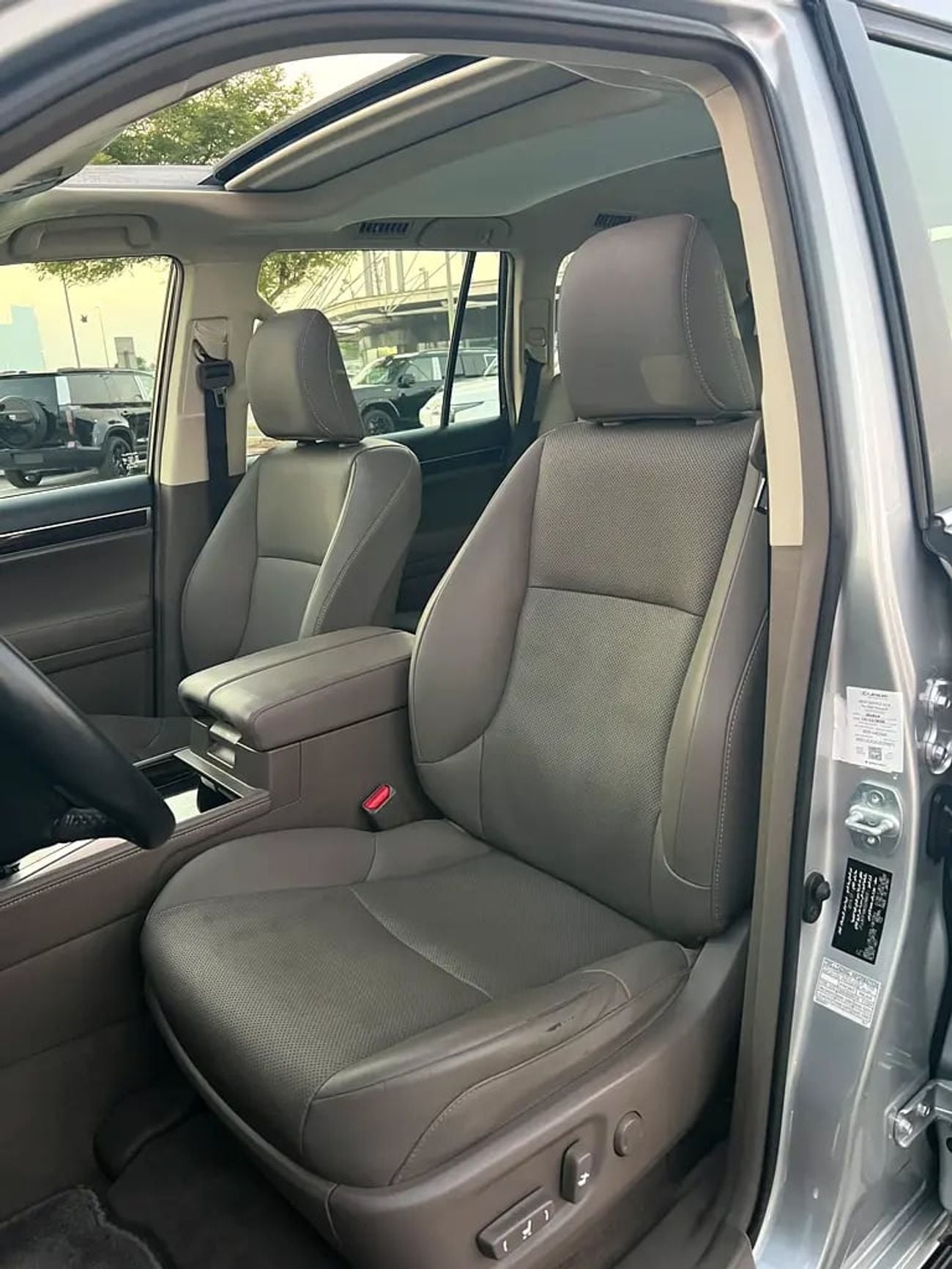 لكزس GX 460 GX 460 GCC Specs full option single owner full service history from al Futtaim automobile