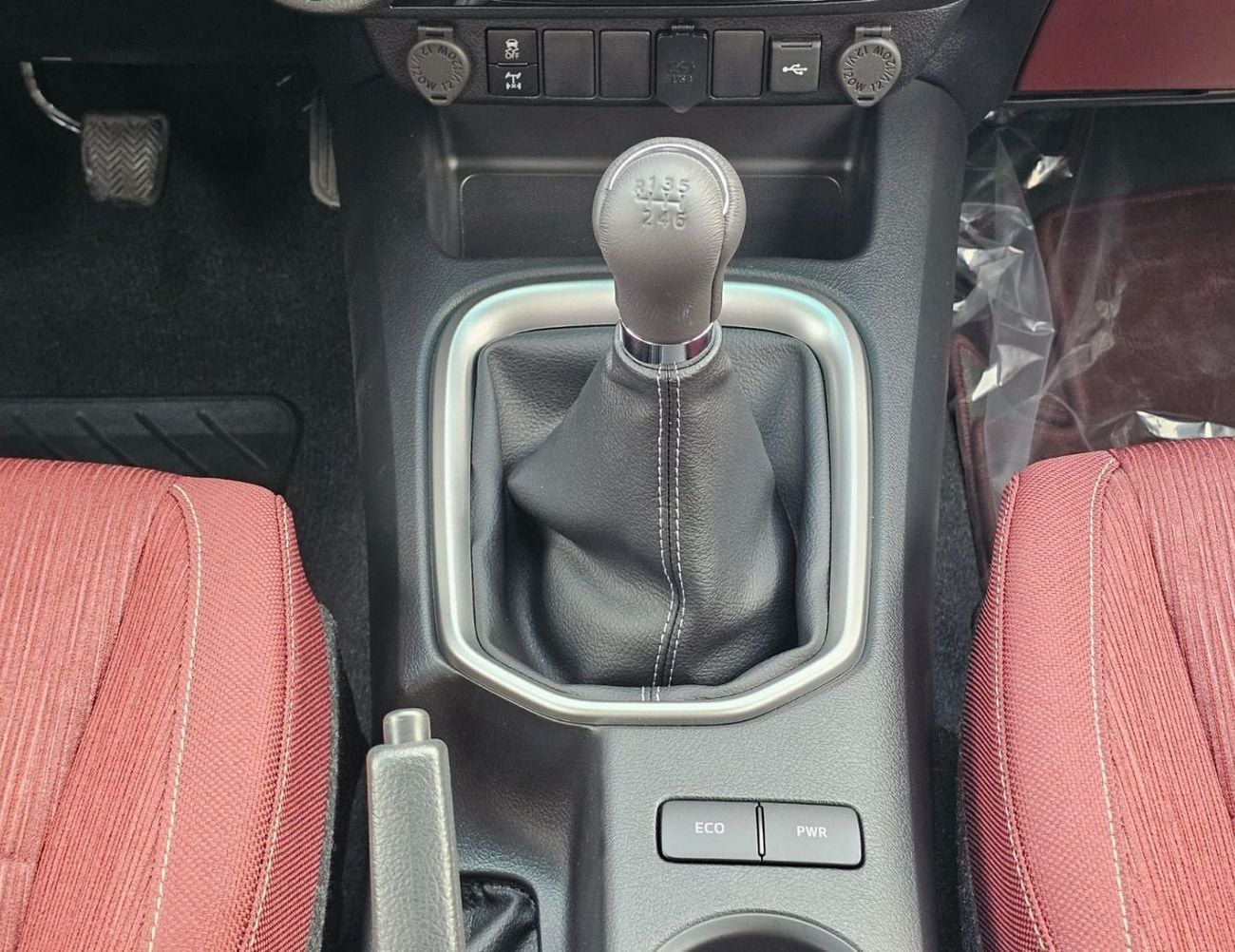 Toyota Hilux TOYOTA HILUX SR5 WIDE BODY DOUBLE CABIN || 2.4L DIESEL V4 M/T 4WD | DIFF-LOCK | REAR CAMERA | AUTO A