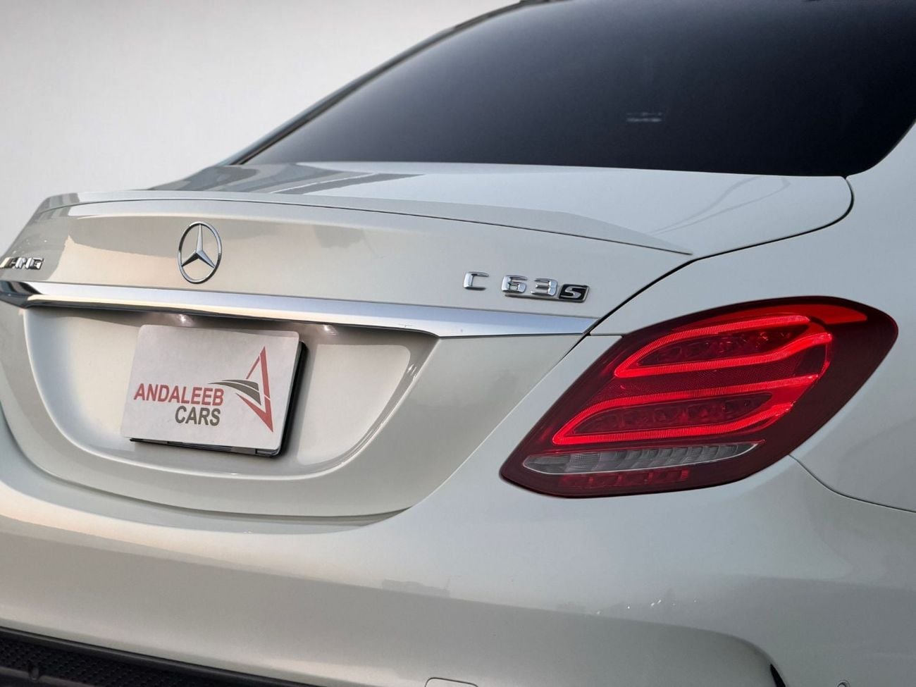 Mercedes Benz C63 AMG S 4.0L TWIN-TURBO V8 | 503 HP | 2 KEYS | ORIGINAL PAINT