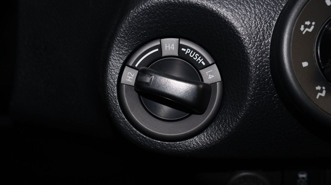 Toyota Hilux GL 2.7l single cabin manual transimition