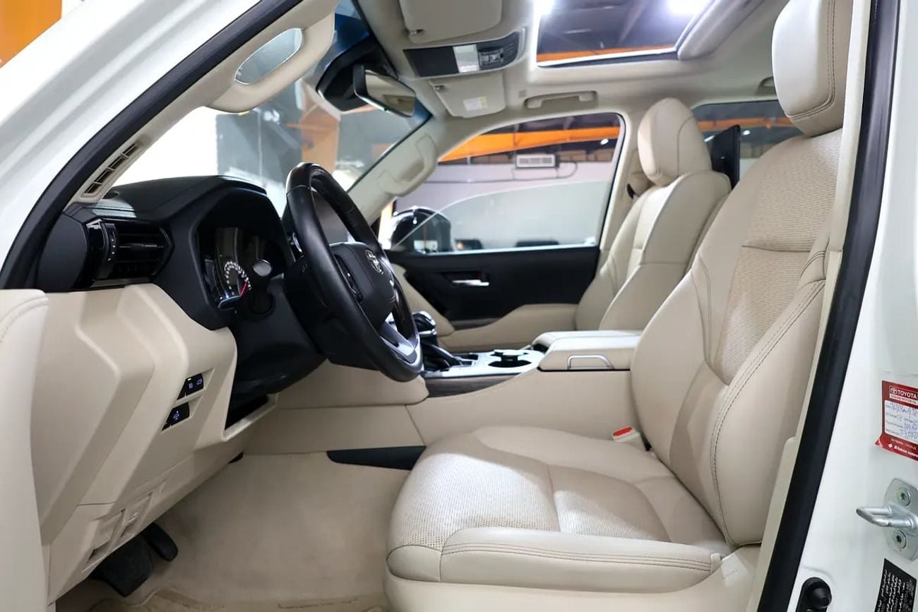 Toyota Land Cruiser VXR GCC Specs-Under warranty-in impeccable condition