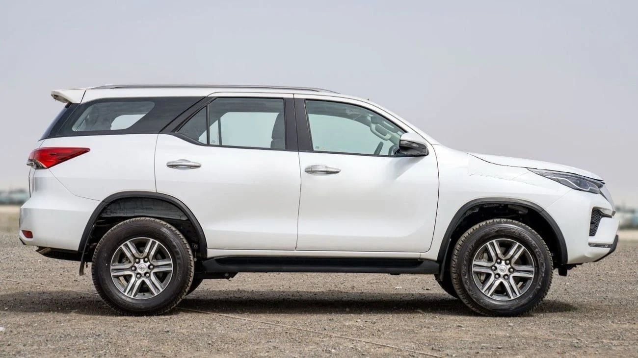 تويوتا فورتونر GX2 تويوتا فورتشنر (GUN155) 2.4L SUV 4WD أبواب