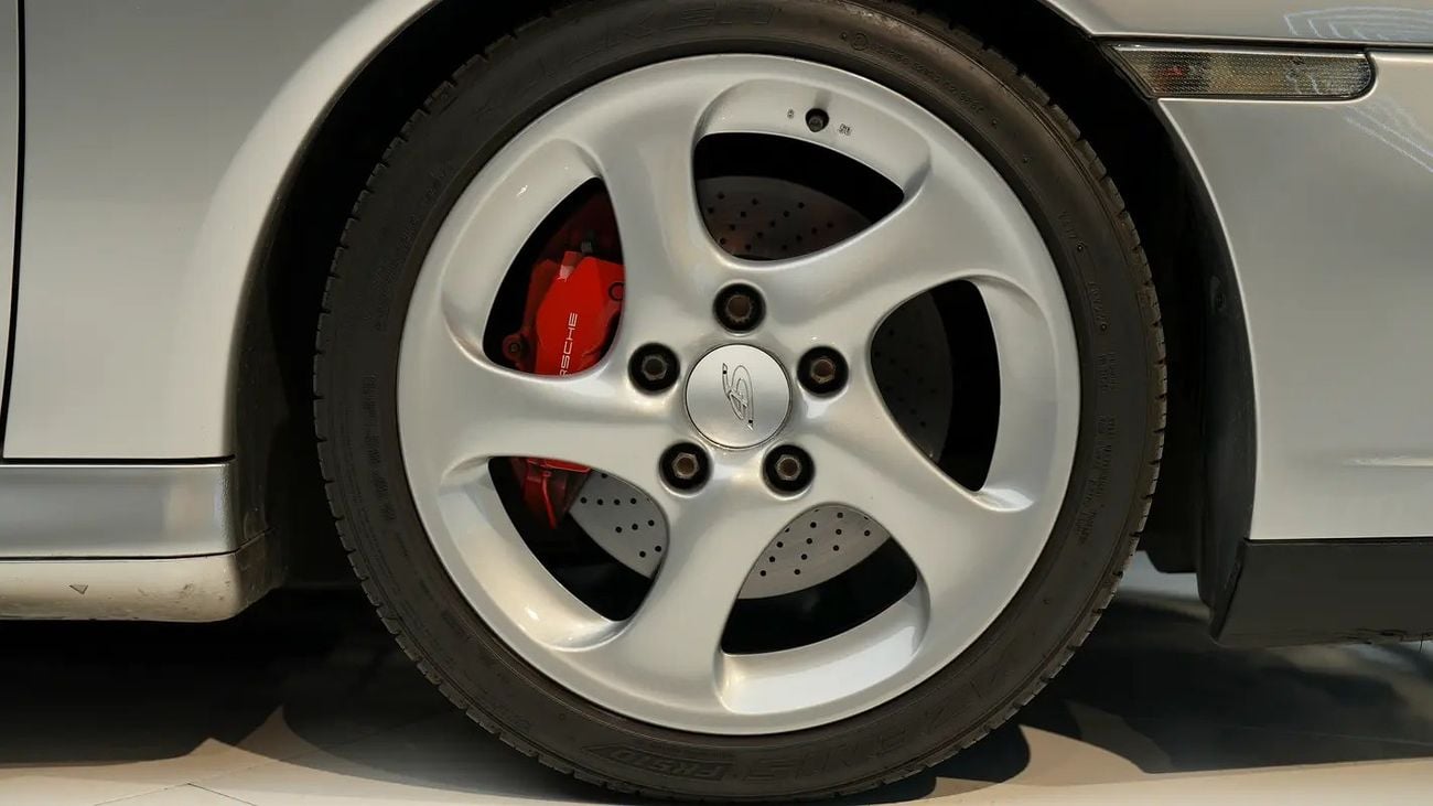 بورش 911 Carrera 4S Japanese Specs