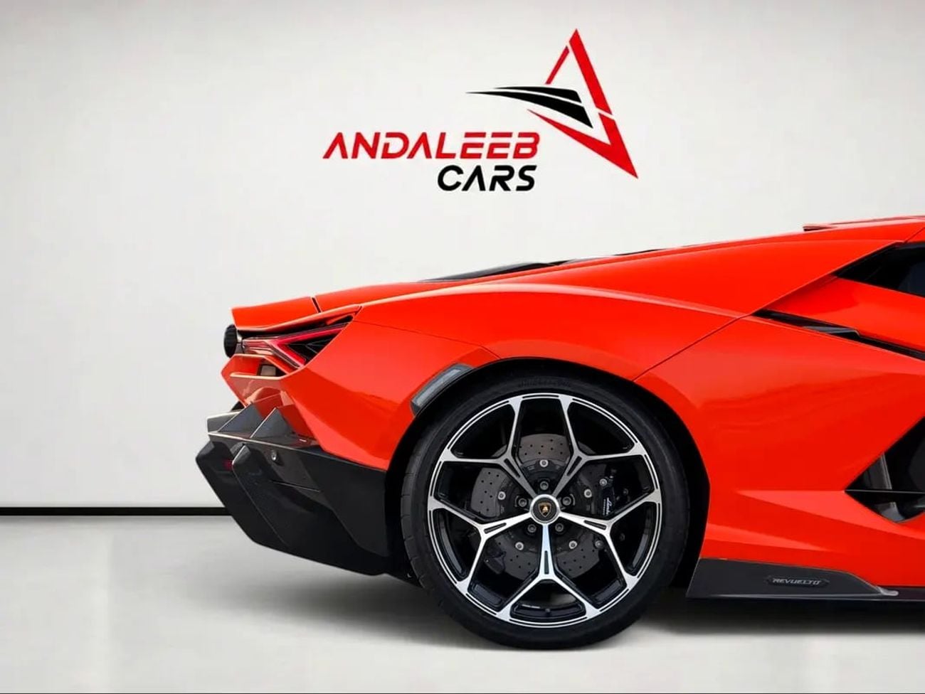 لامبورغيني ريفويلتو سبورتيفا FULL EXTERIOR & INTERIOR CARBON OPTION | UNDER WARRANTY