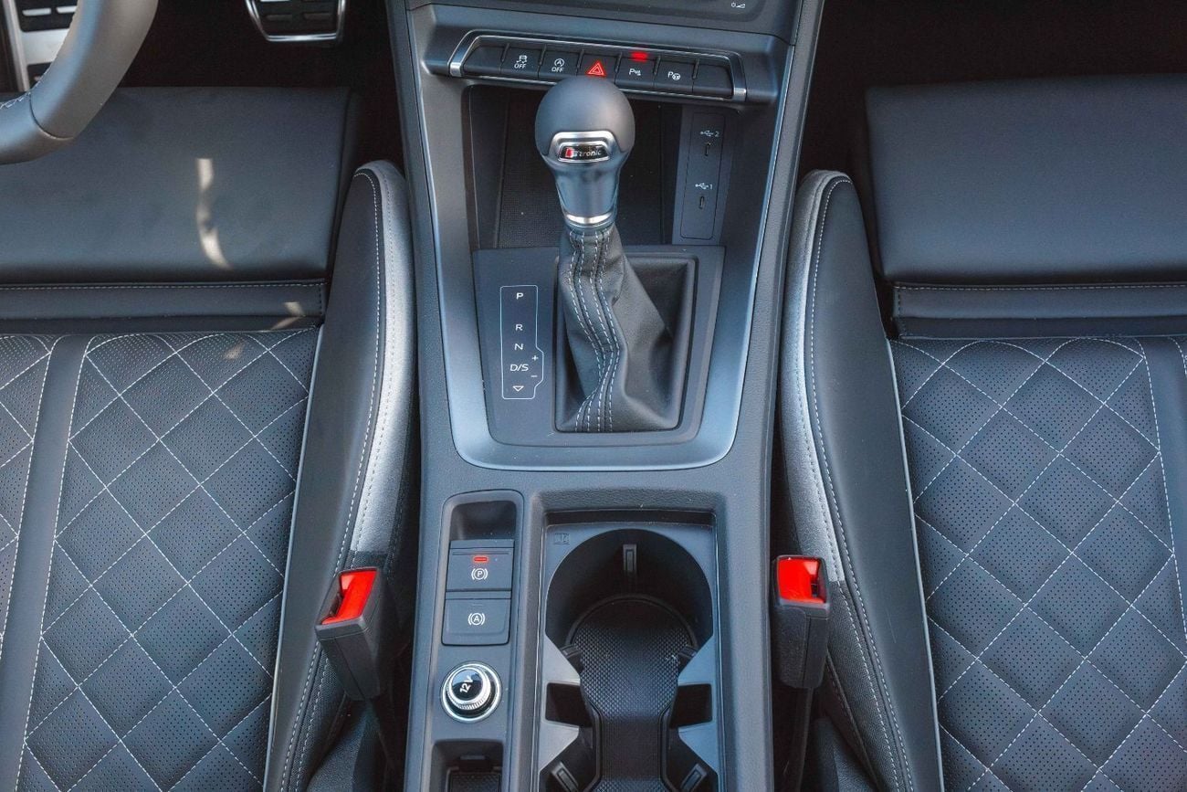 Audi Q3 35 TFSI S-LINE Audi Q3 TFSI 35 1.5 Turbo (2025) Nardo Grey