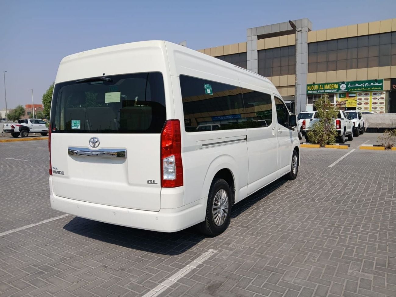 Toyota Hiace GL 2.8L Diesel Manual 9+ Seats 4 Doors