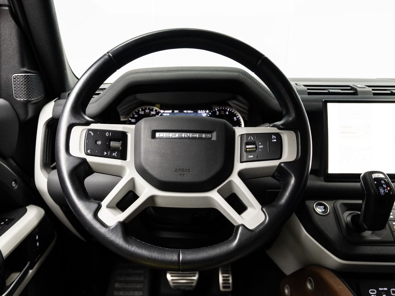 Land Rover Defender 110 SE P400 BUY NOW, PAY 2027 | THE BLACKLINE STANDARD | 2028 Al Tayer Warranty + S