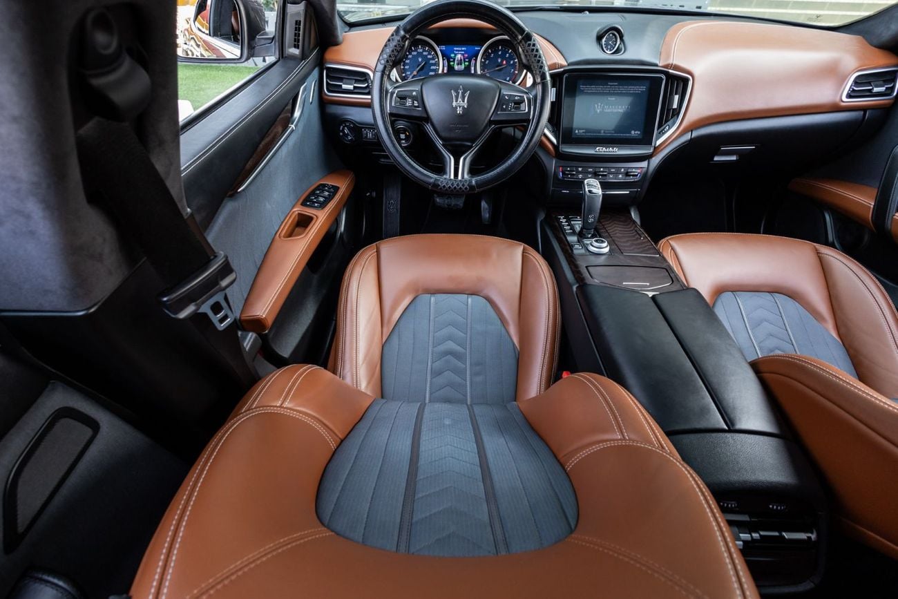 Maserati Ghibli GRANLUSSO Maserati Ghibli Granlusso 2020 GCC | Warranty