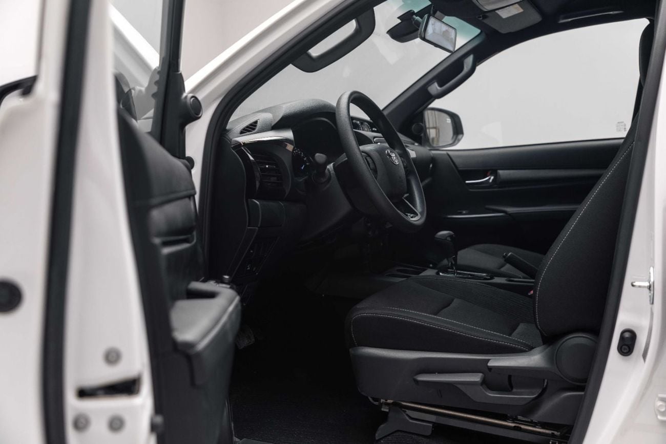 Toyota Hilux ADVENTURE Z 2.8L - PLATINUM WHITE PEAR INSIDE BLACK | EXPORT ONLY