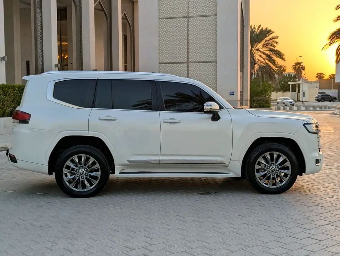Toyota Land Cruiser VXR GCC Specs Top Full Option Twin-Turbo V6 Excellent Condition