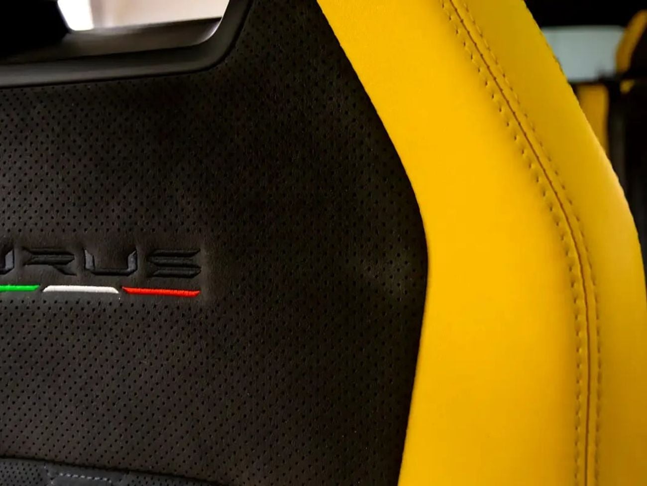 Lamborghini Urus Pearl Capsule | GCC Spec | With Warranty