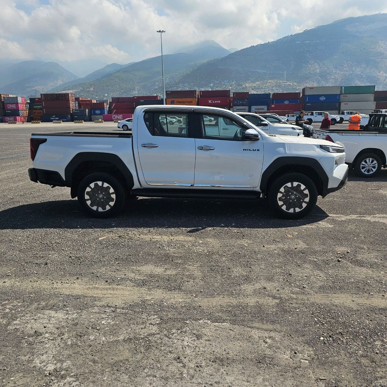 Toyota Hilux MID OPTION