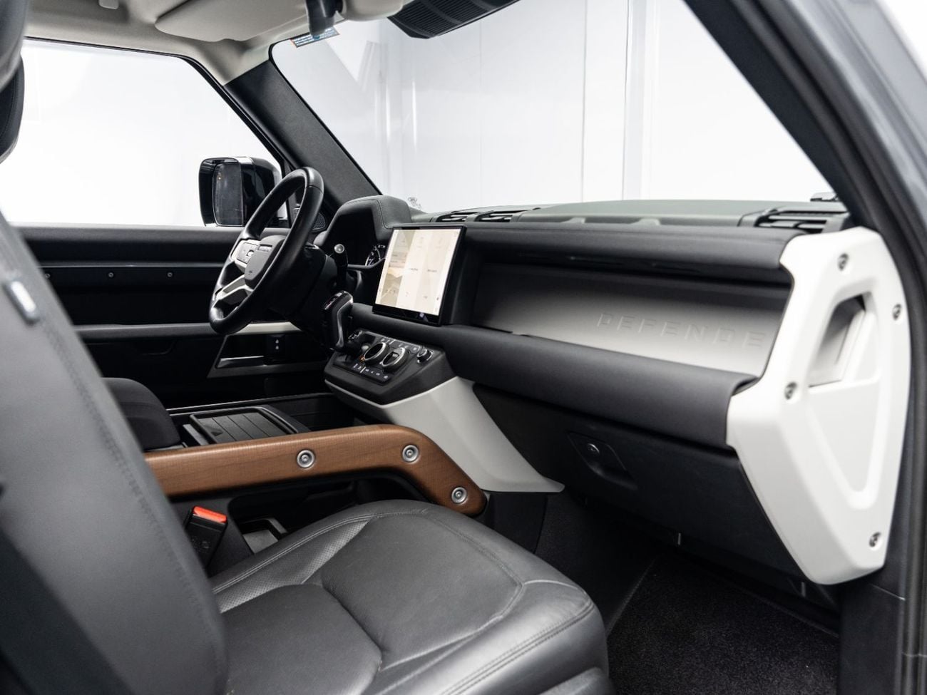 Land Rover Defender 110 SE P400 BUY NOW, PAY 2027 | THE BLACKLINE STANDARD | 2028 Al Tayer Warranty + S