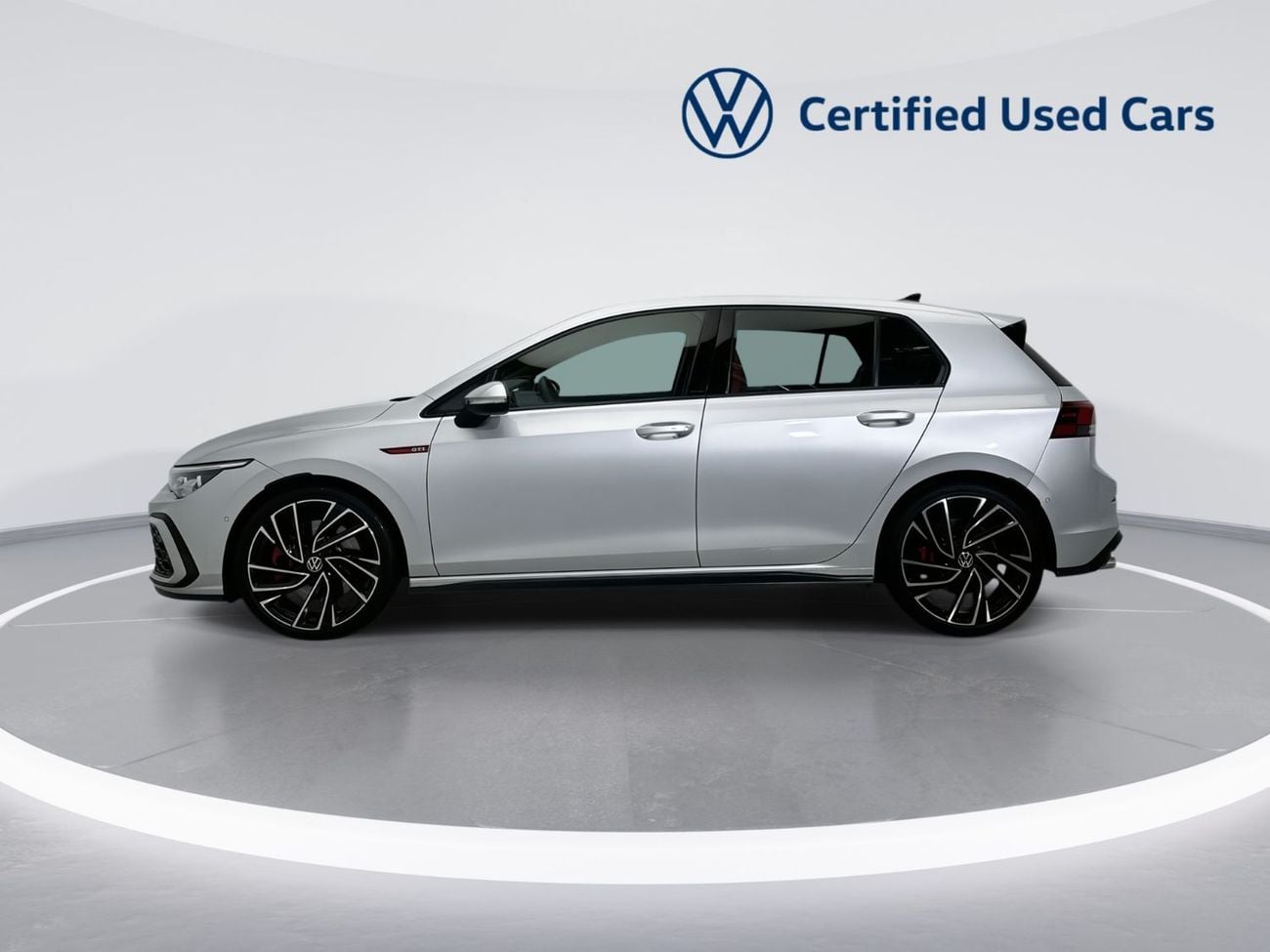 فولكس واجن جولف GTI جولف GTI سعة 2.0 لتر | فتحة سقف بانورامية | 245 حصان | مواصفات خليجية | ناقل حركة DSG بسبع سرعات