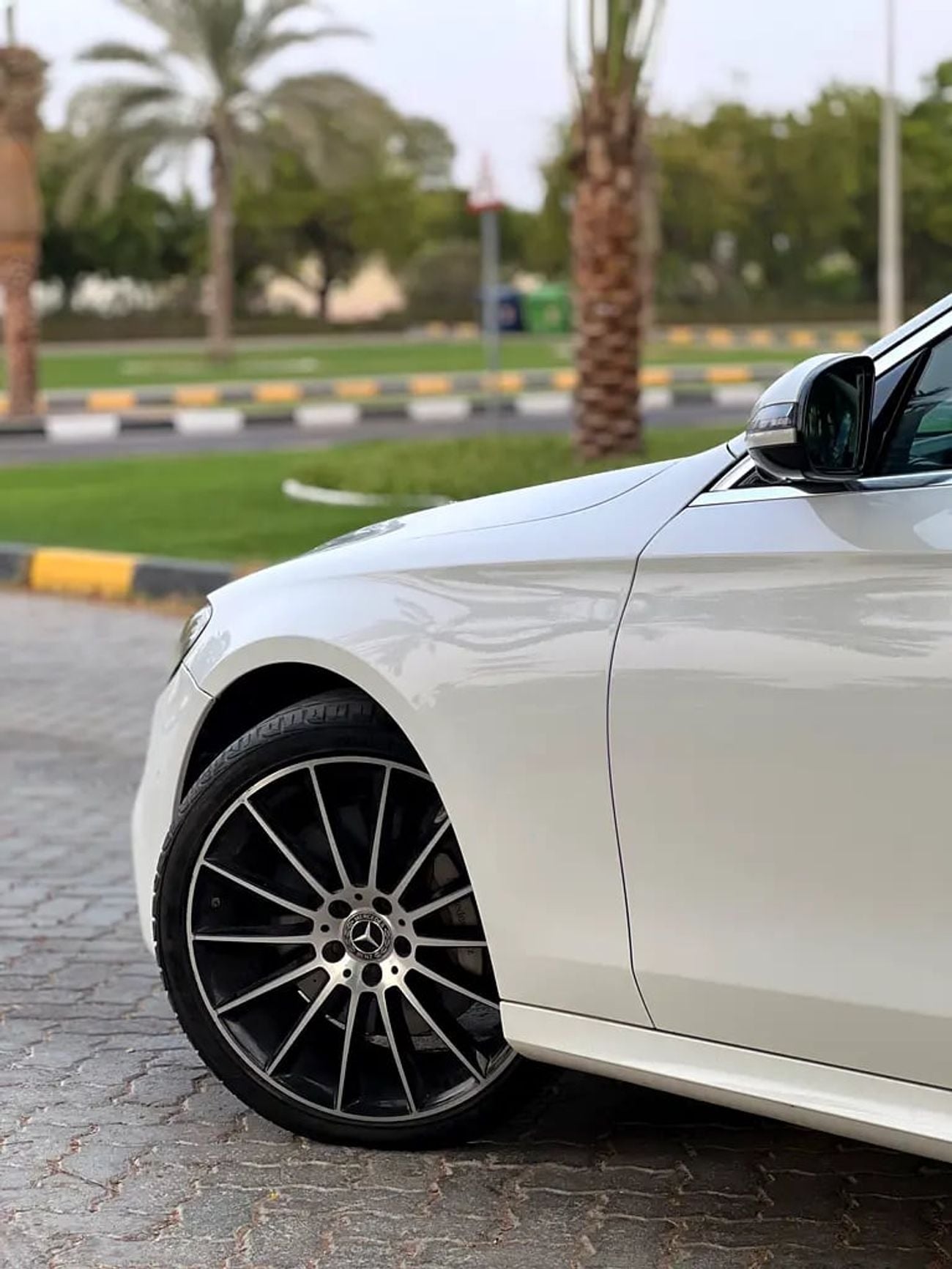 مرسيدس بنز E300 PREMIUM PLUS Mercedes E300. Gcc