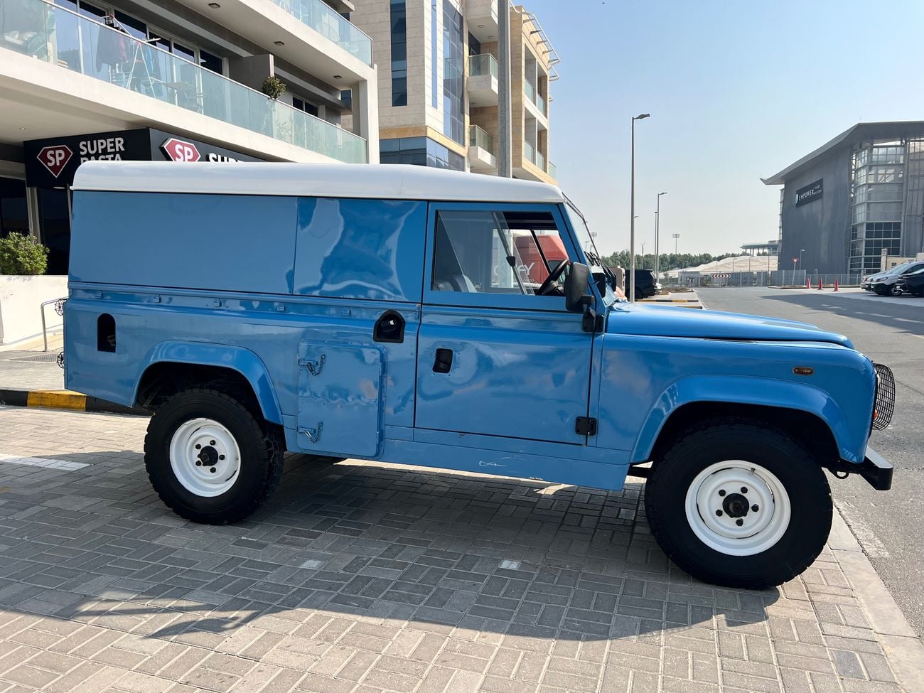 Land Rover Defender 110