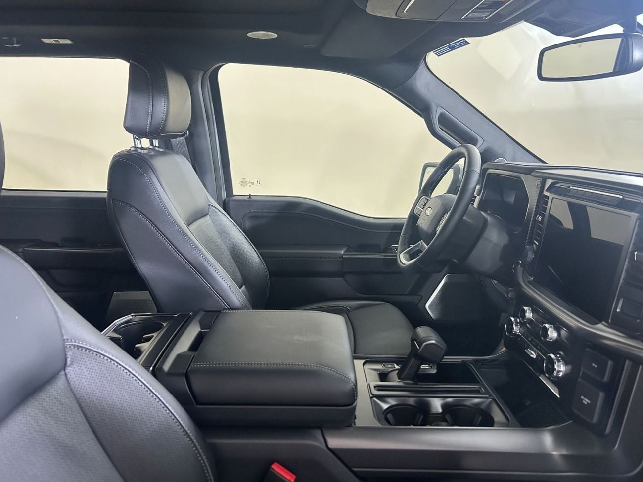 Ford F-150 LARIAT SUPERCREW PB /1524H / AL TAYER MOTORS /AL QOUZ SHOWROOM